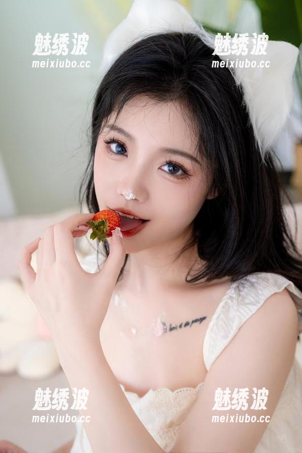 桃良阿宅蓝色比基尼合集：看，连我的沙发都开始涨姿势了！