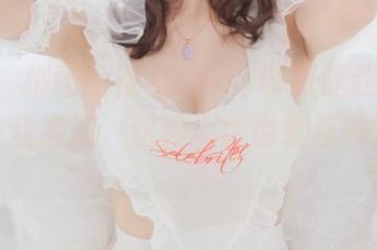 哎呀，桜桃喵的镂空cos，时而让我震惊，时而让我尴尬，这种心理也算是种新体验。