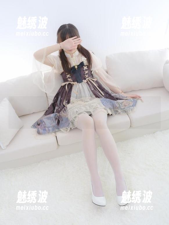 森萝财团精心打造：教室里的白丝少女照片合集，不谈导演只看角色