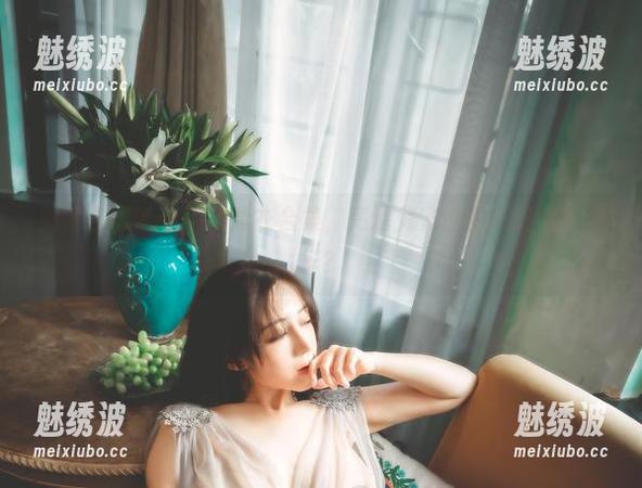 竟然是樱晚gigi的泳衣合集，高清究竟能拍得出几个花样？