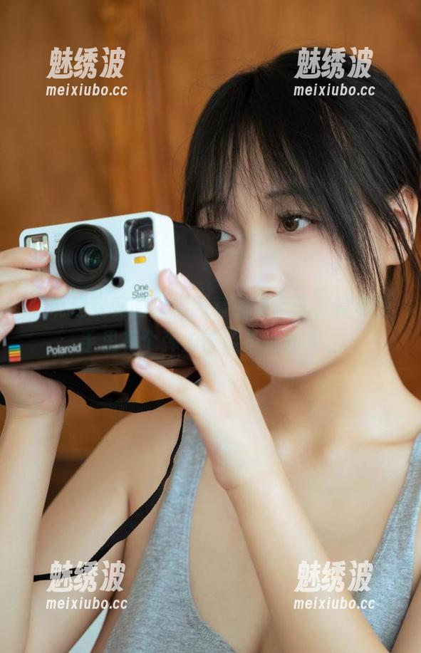 浅安安 听说浅安安的体操服套图更新了,真希望手里有个弹力带能拉近距离。