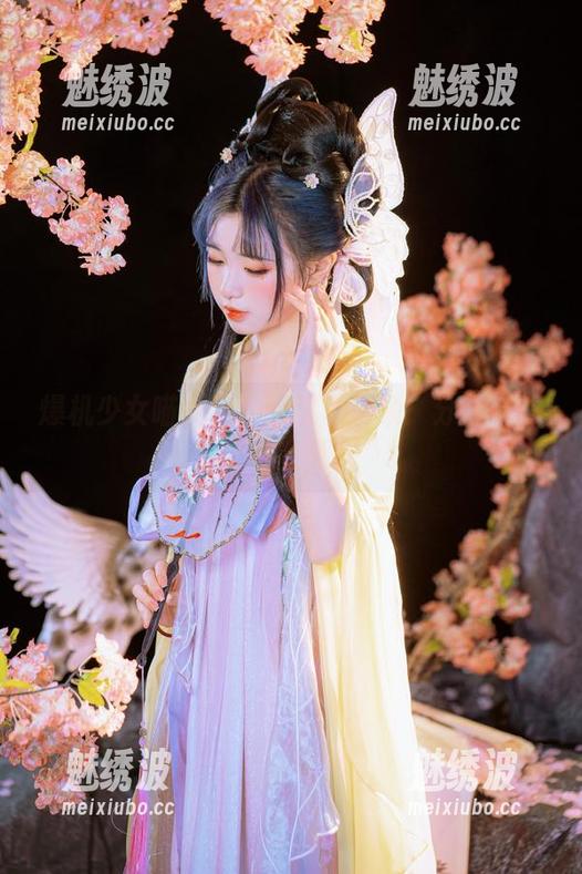 爆机少女喵小吉的豹纹写真集：分享我的“喵”感想