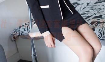 爱蜜社 – 黄歆苑这全套裤里丝，图集里的每一帧都值得琢磨一下。