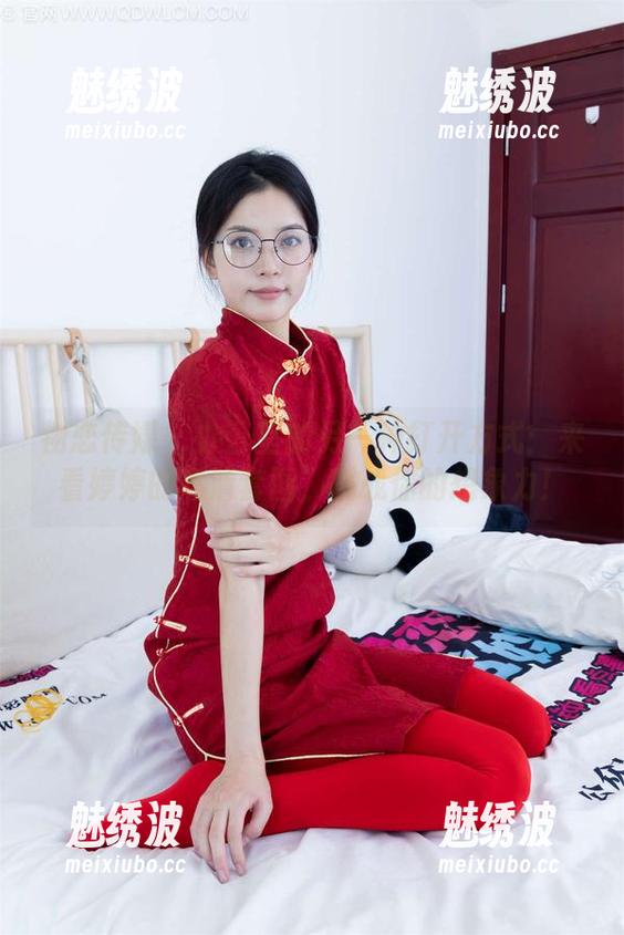 物恋传媒-婷婷 物恋传媒 - 办公室的另一种打开方式:来看婷婷的高清套图,挑战你的想象力!