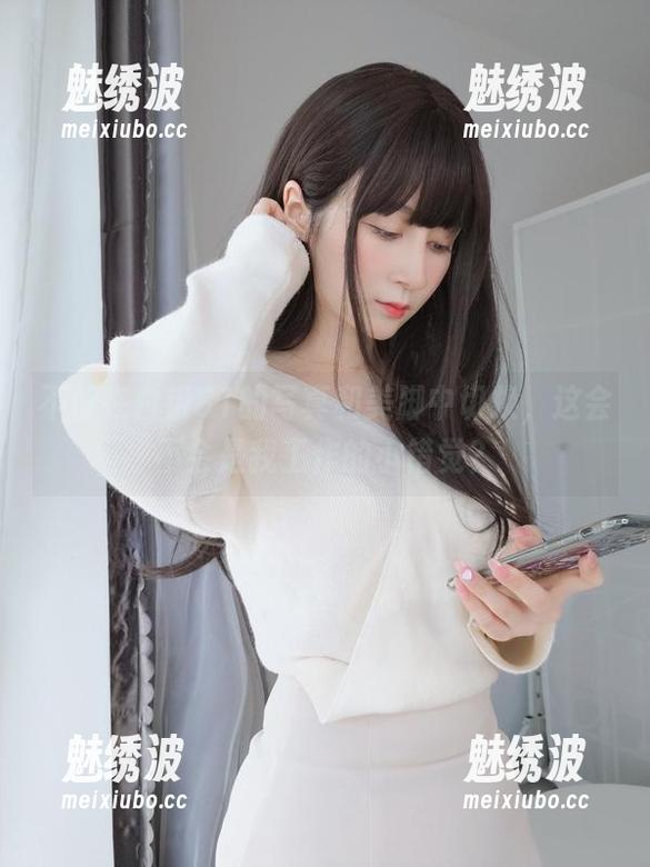 白银81 不停在白银81的写真和美脚中切换,这会不会是我工作的小错觉?