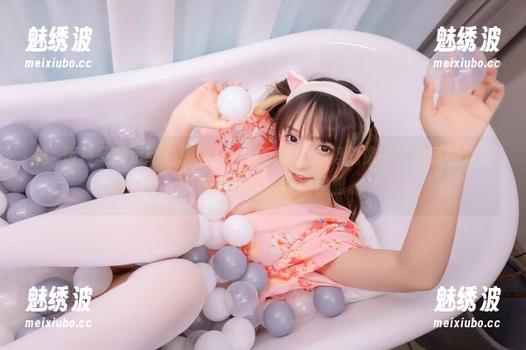 神楽坂真冬 神楽坂真冬的运动私房图集:我运动的姿势就像一片飘荡的羽毛,莫名其妙却偏偏很优雅。