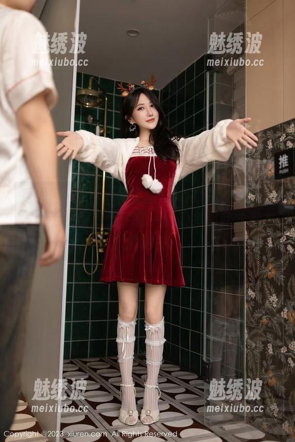 秀人网 - Egg-尤妮丝Egg的礼服全集：本以为衣服是为了你…结果发现我才是衣服的陪衬！