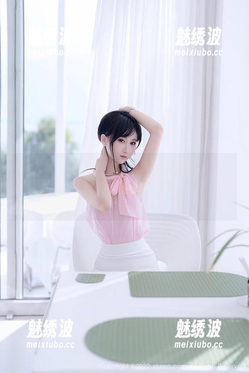 秀人网 - 精选Egg尤妮丝居家写真：油毡拖鞋和慢慢光顾的下午，看到这些我也想宅在家里了！