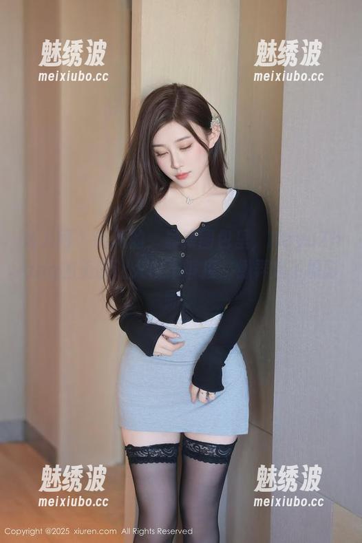 秀人网-HeyuZhang 秀人网 - 说真的,最新图包里,HeyuZhang的美腿让人目不暇接,愚弄起了摄影师。