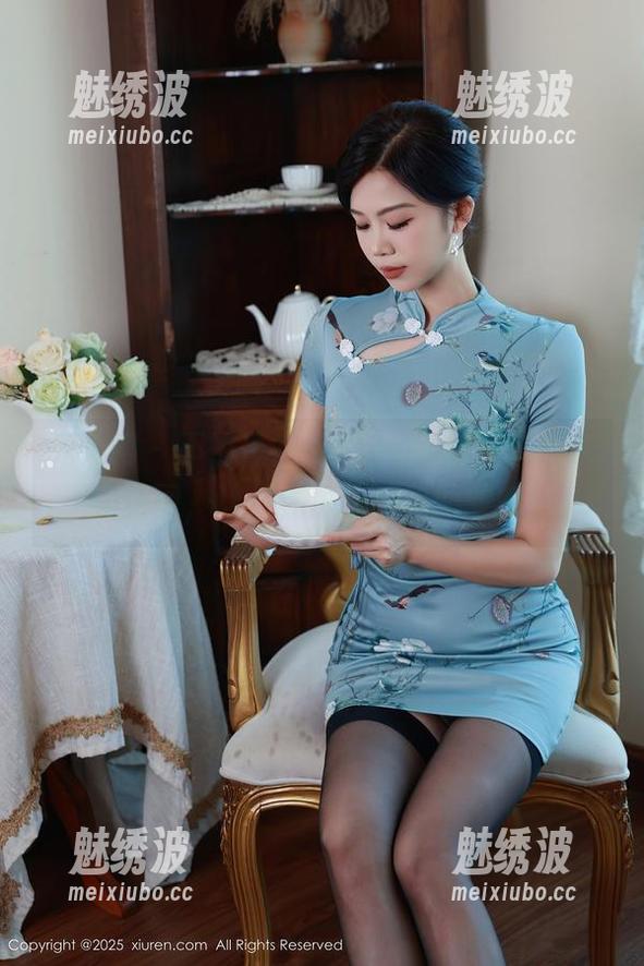 秀人网-冷月yuer 秀人网 - 不怕冷?冷月yuer的私拍连衣裙美图,让你羡慕到腿软的时刻!