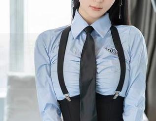 秀人网 – 当奈奈Fox遇上户外，产生的写真合集：希望不是个哈啦的背影！
