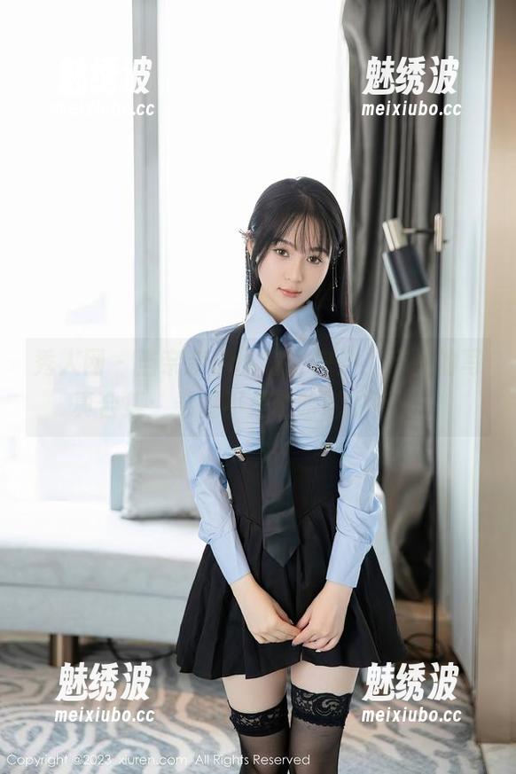 秀人网 - 当奈奈Fox遇上户外，产生的写真合集：希望不是个哈啦的背影！