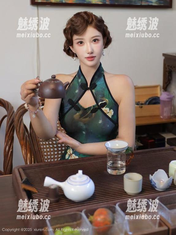 秀人网 - 如果就是阿朱啊是老板，她在高清写真里的每一套企业家制服都能让我“紧张得出汗”，哈哈。