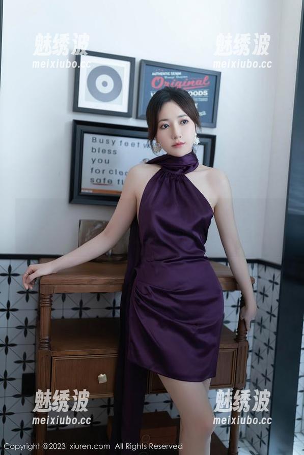 秀人网 - 白兔西希修女模样的壁纸：不仅好看，还能替我挡住无聊的策划会！