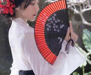 秀人网 – 有点随意的距离感，黄歆苑的办公室作品在眼前游走