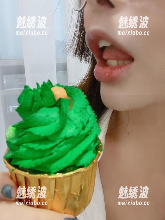 秋和柯基与她的女仆套图：一场关于温馨与妩媚的较量