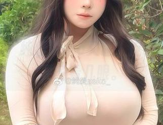 女仆cos，纯爱neko又让人控制不住地想要多看几眼。