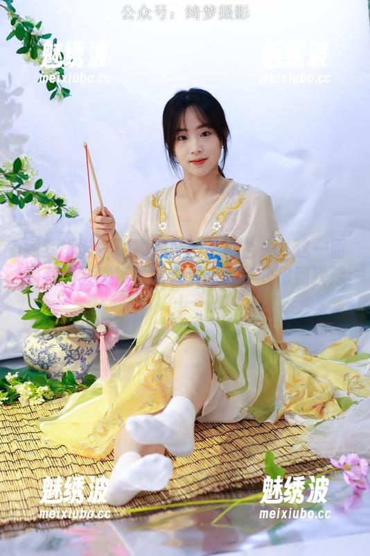 绮梦摄影 - 露露学妹的美图合集：这一面比我还会撒娇！图包买吗？我劝你别犹豫！