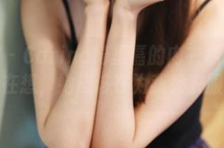 美媛馆 – Carina绮里嘉的内衣私拍图集：我在想，她应该在为我秀衣服吧！