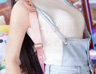 蜜桃社 – 佩琦Pinky的制服写真：就这高清，连校规都要打个呼！