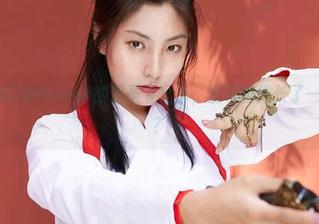 蜜桃社 – 萌美Moemi的万圣节分享，图包好像长了一条小尾巴？