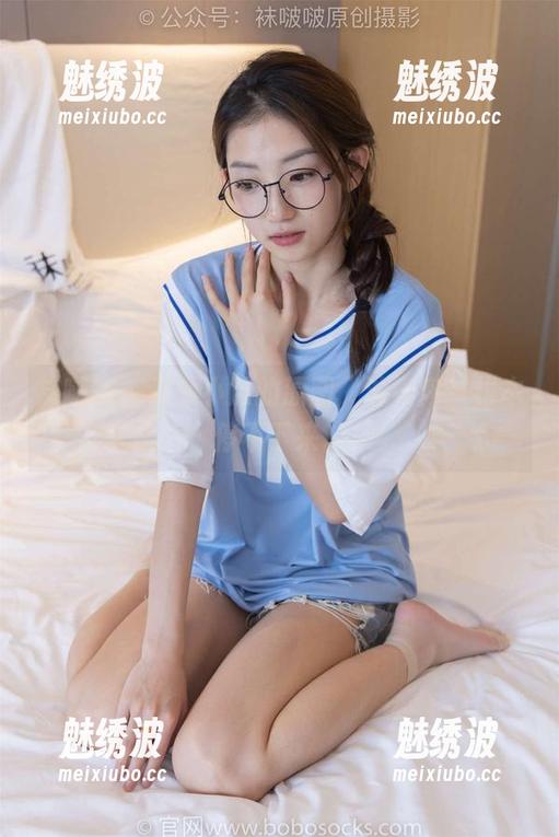 袜啵啵 - 看到小沫的原图，油亮肉丝根本停不下来。