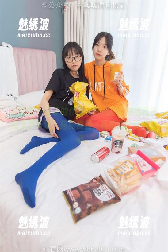 袜啵啵-果果 袜啵啵 - 果果的作品,黑色指甲油流露出的无声叛逆,搭配裸足,私拍总能让我猜谜。
