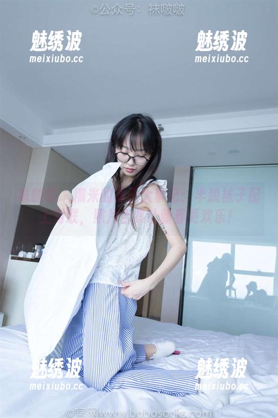 袜啵啵-糯米 袜啵啵 - 糯米的袜子大事记:半脱袜子配上对联,照片合集让新春更欢乐!