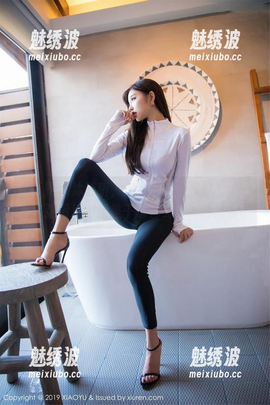 语画界 - 沐若昕，美足的代言，这套资源里每张图片都像是干啥都无所谓的态度。