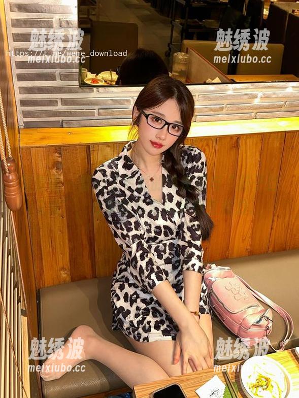 轩子巨2兔 微密圈 - 混合了色彩的体操服与“轩子巨2兔”,分享的效果似乎有些魔力。