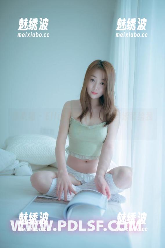 轰趴猫 - Ellie艾栗栗的私拍，泳装给我热得受不了！