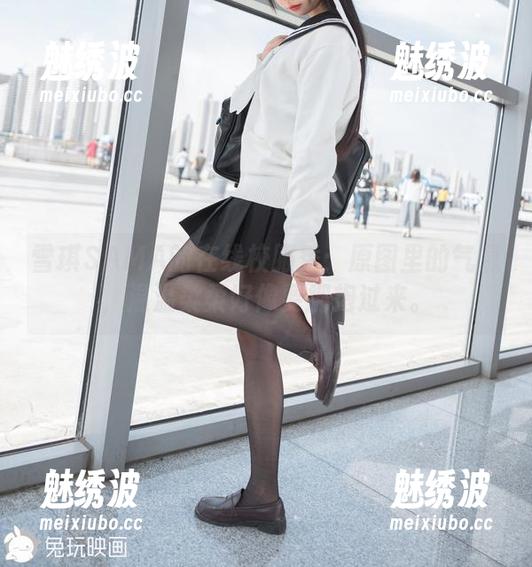 雪琪SAMA 雪琪SAMA的在线校服秀:原图里的气息,温温柔柔好像要拥抱过来。