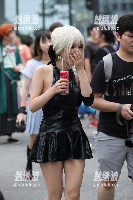 魔镜街拍-婷婷 魔镜街拍 - 不得不说,婷婷的私拍技艺了得,白色吊带连衣裙搭黑丝,这美腿我好想一探究竟!