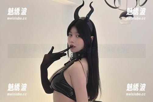 微密圈 - 原图：鱼神鱼在纯白的千层糕里游来游去