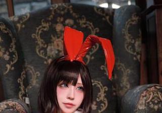 黑白御猫的‘女友’cos更新：画风太清奇，竟然让我想逗她玩！